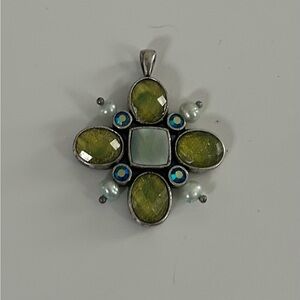 Elegant Silver and Green Pendant Necklace